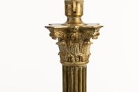 Lampe de table en forme de colonne corinthienne en laiton do… (photo 3)