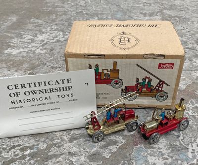 une boîte sur laquelle figure l'image d'un camion de pompiers et d'un camion de pompiers