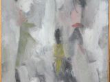 une peinture à l'huile représentant une femme et un enfant marchant sous la pluie