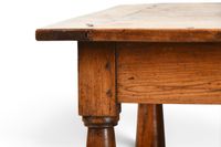 TABLE en bois naturel, plateau rectangulaire, piétement à qu… (photo 5)