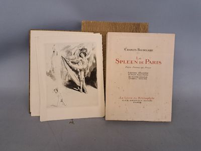 un vieux livre ouvert sur une page où figure le dessin d'une femme en robe
