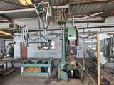 une photo d'un atelier d'usinage avec de nombreuses machines