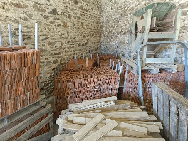 Lot de tuiles plates d’occasion, environ 120m2. Vente sur désigna...