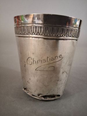 Timbale ancienne en métal argenté avec poinçon d'orfèvre