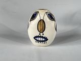 une image représentant une boule en céramique sur laquelle est représenté un visage