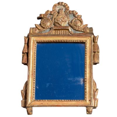 TRAVAIL DU XVIIIE Petit miroir à fronton