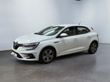 une voiture blanche dans une pièce blanche au sol noir