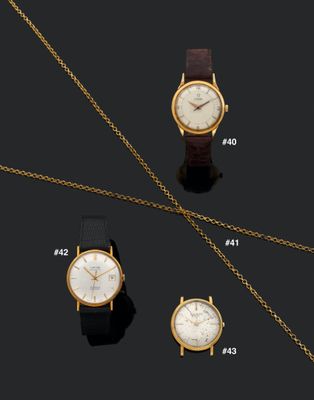 une collection de montres et de colliers