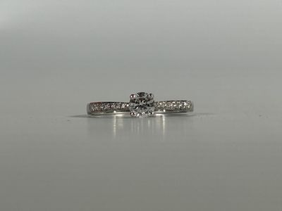 an image of a diamond ring sitting on top of a table