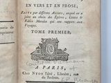 un livre ouvert sur lequel figure l'image d'un train