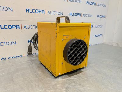 un radiateur jaune posé au sol, près d'un mur