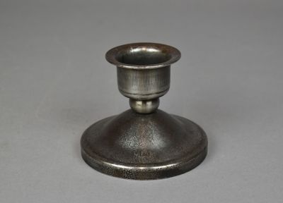 Charles PIGUET (1887-1942) Petit bougeoir en métal, monogram…