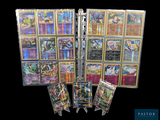 une photo d'une collection de cartes Pokémon exposée