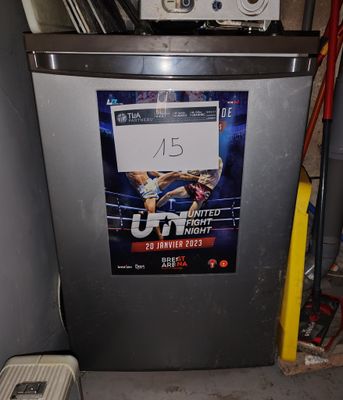 SUR DÉSIGNATION Réfrigérateur table top, sans marque apparen…