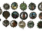 un grand nombre de badges sur une surface blanche