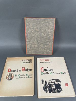 deux livres posés l'un à côté de l'autre sur une table