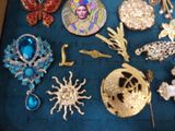a lot of brooches that are on the table