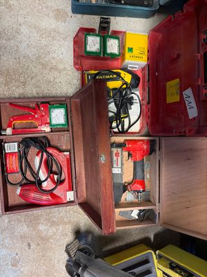many tools that are sitting on the floor next to each other