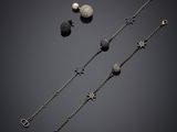 une collection de bijoux comprenant un collier, des boucles d'oreilles et une bague
