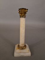 Bougeoir en albâtre (?) et métal doré de style corinthien, l… (photo 3)