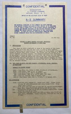 un ancien document comportant une bordure bleue et sur lequel figure une bordure bleue