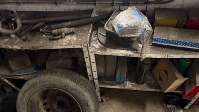 un camion chargé de marchandises