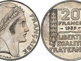 gros plan d'une pièce de monnaie sur laquelle figure une tête de femme