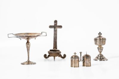 Petit calice en argent (800/1000), fretel "croix" et un chré… - Photo 1