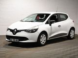 la voiture blanche est garée dans le garage sur le sol en damier