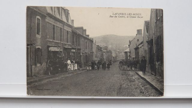 Lavaveix-les-Mines Rue du Centre. Le Grand Bazar (Daniel 1). TBE....