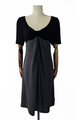 le dos d'une robe sur un mannequin mannequin mannequin mannequin mannequin mannequin mannequin mannequin mann