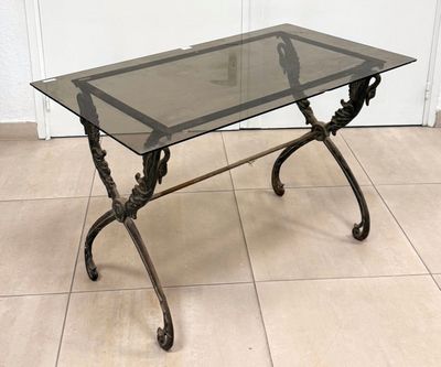 Table de jardin à piétement en fonte représentant des cygnes… - Photo 1