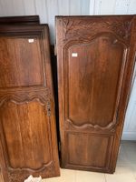 Armoire en chataîgner mouluré et sculpté à décor de rinceaux… (photo 2)