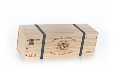 the wooden box is empty and ready to be filled with wine
