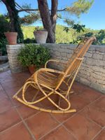 Beau rocking chair en bambou. (photo 2)