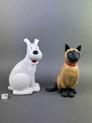 two figurines of a cat and a dog sitting next to each other