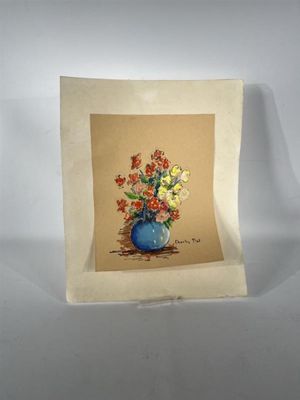 une photo d'un vase contenant des fleurs, posé sur une table