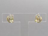 une paire de boucles d'oreilles en or et en argent ornées de citrines