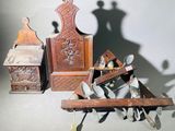 beaucoup d'objets posés sur le sol