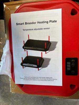 une boîte rouge sur laquelle figure l'image d'une plaque chauffante « Smart Broder »