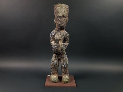 Personnage perlé avec calebasse - Style Bamiléké, Cameroun -…