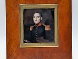 portrait d'un homme en uniforme militaire dans un cadre en bois