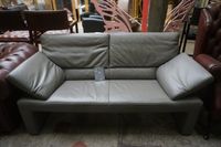 JORI - joli canapé deux places en cuir gris - en bon état