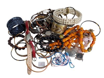 Fort lot de bijoux fantaisie et montres bracelets (en l'état…