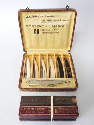 five different types of razors in a case