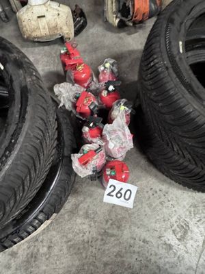 1 lot comprenant 10 extincteurs - Photo 1