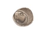 une vieille pièce d'argent avec un visage de femme dessus