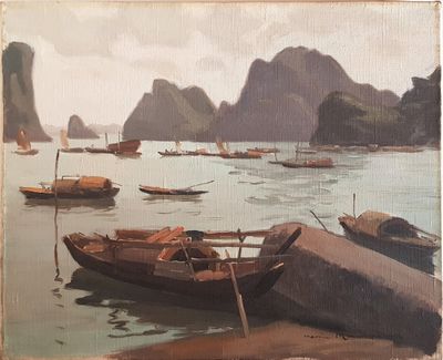 many boats that are sitting in the water by the shore