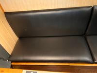 5 ASSISES et DOSSIERS de banquette garni d'un simili cuir no…