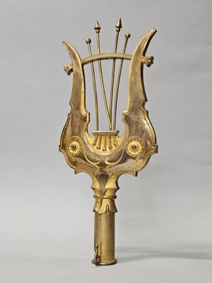 une image représentant un instrument de musique doré sur fond blanc